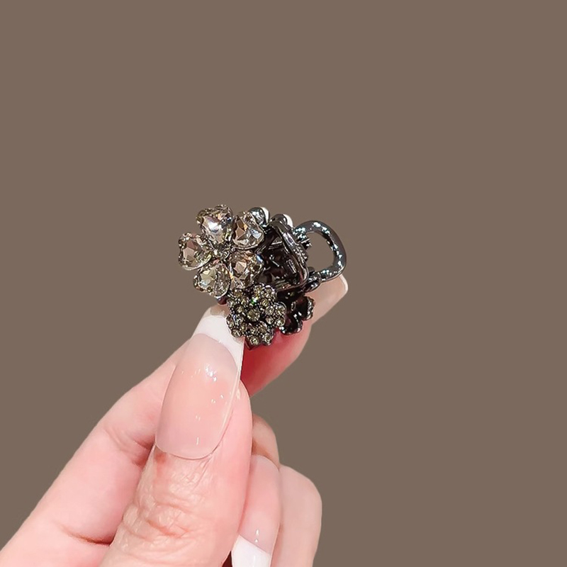 Prachtige strass bloem kleine  - Hi Tech Accessories recensie en prijs